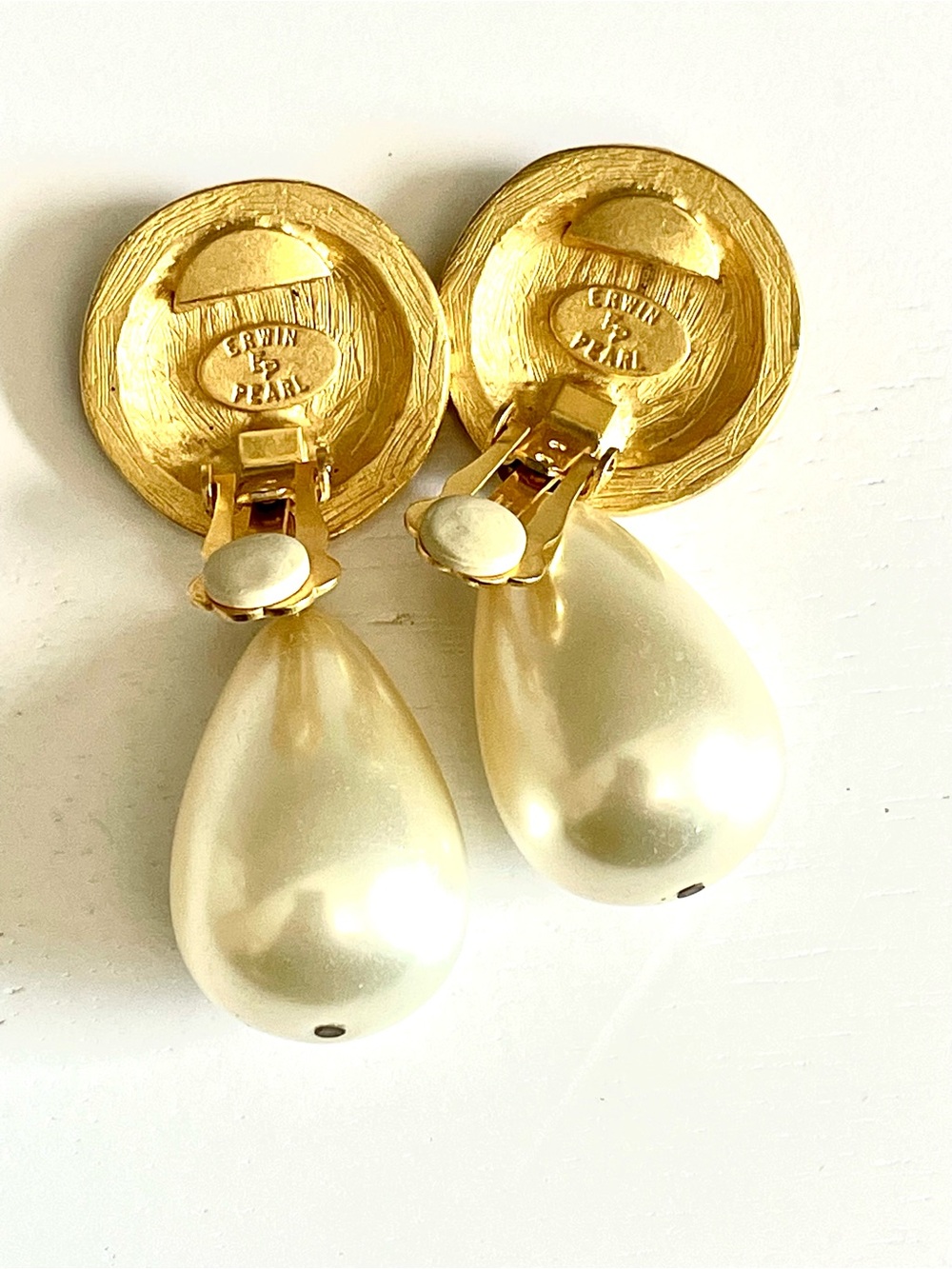 Erwin Pearl Vintage Gold Swirl Pearl Clip Earrings Drop Dangle Runway Statement - Picture 7 of 10